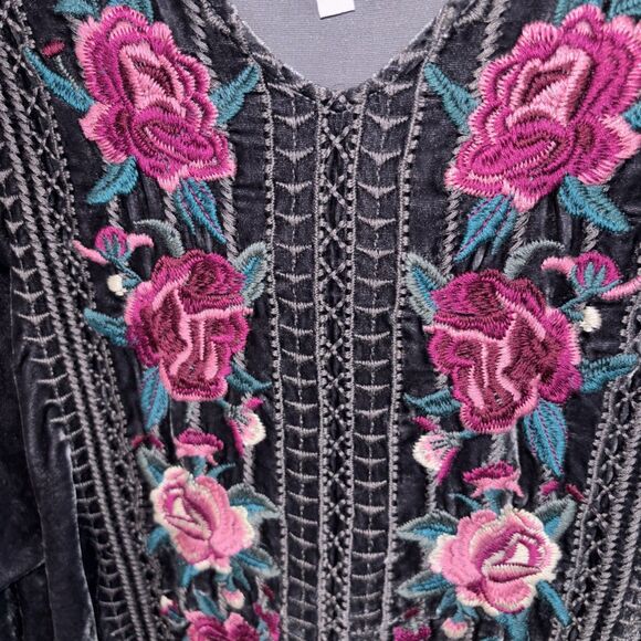 Johnny Was Tilda Tunic Top Velvet Gray Floral Embroidered Poncho Boho M V Neck - Picture 9 of 11